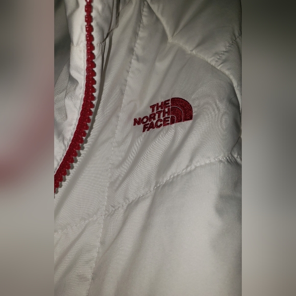 North face Large white Jacket with Red detailing - Picture 13 of 13
